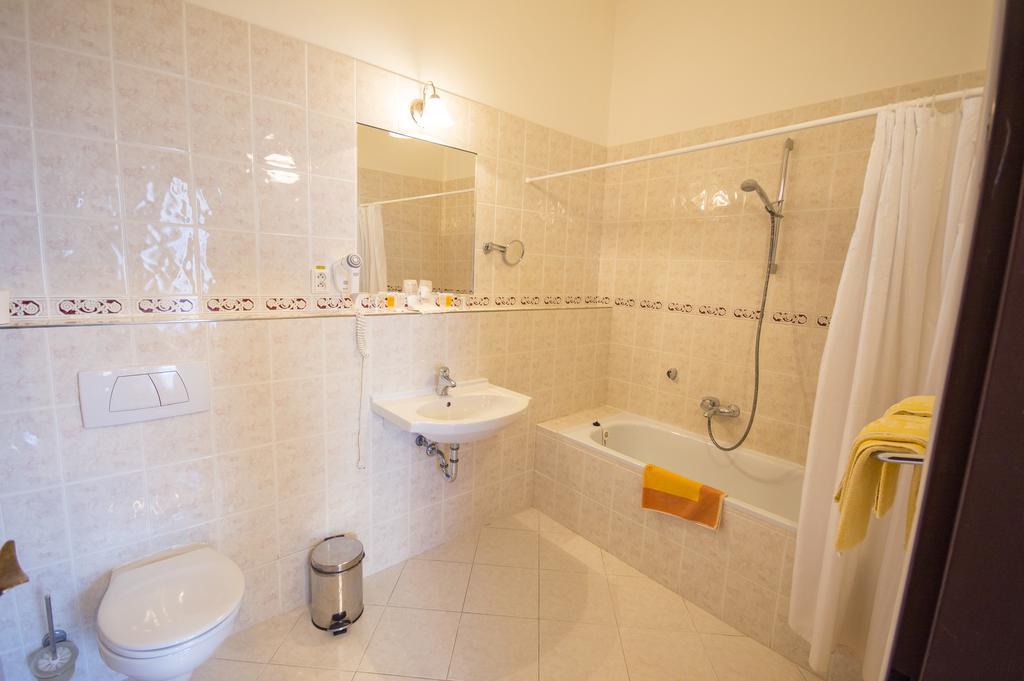 Grandhotel Garni ยีห์ลาวา ภายนอก รูปภาพ