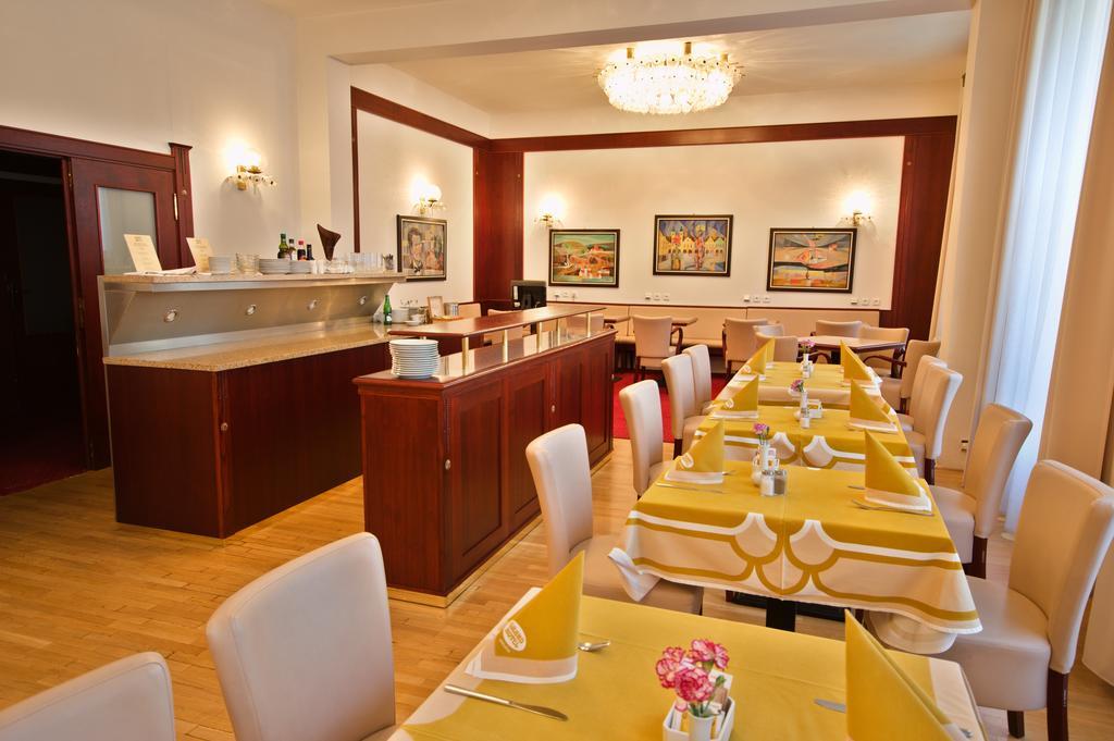 Grandhotel Garni ยีห์ลาวา ภายนอก รูปภาพ