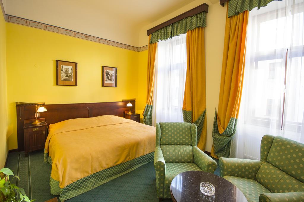 Grandhotel Garni ยีห์ลาวา ภายนอก รูปภาพ