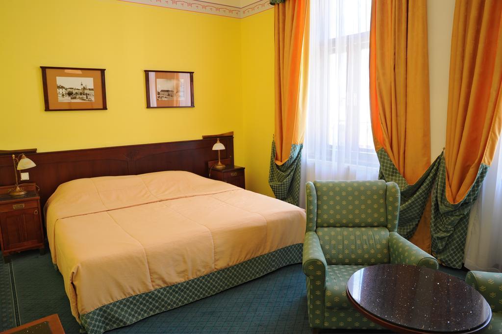 Grandhotel Garni ยีห์ลาวา ภายนอก รูปภาพ