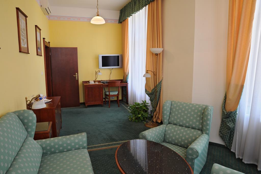 Grandhotel Garni ยีห์ลาวา ภายนอก รูปภาพ