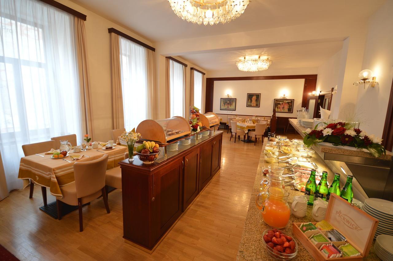 Grandhotel Garni ยีห์ลาวา ภายนอก รูปภาพ