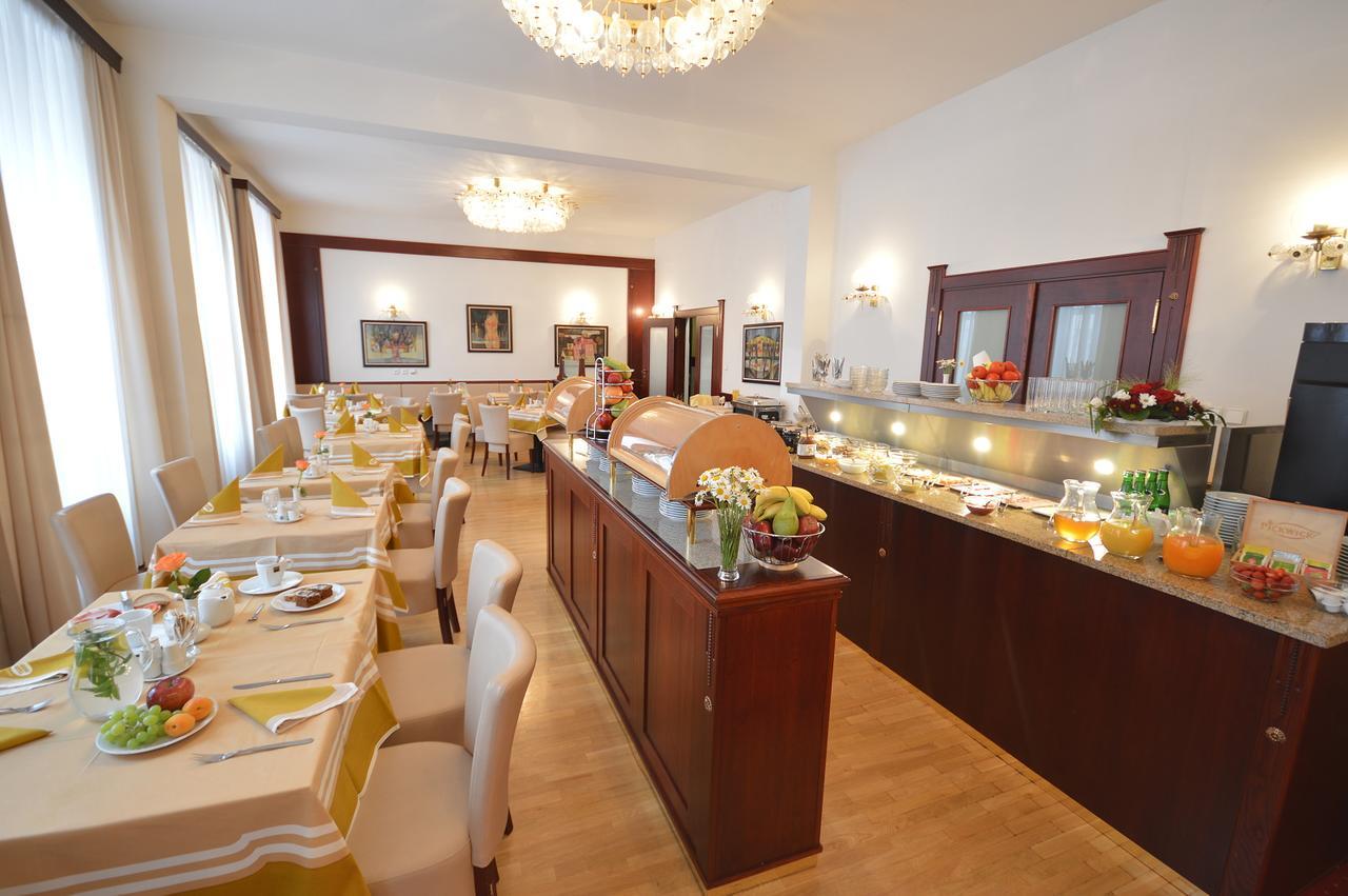 Grandhotel Garni ยีห์ลาวา ภายนอก รูปภาพ