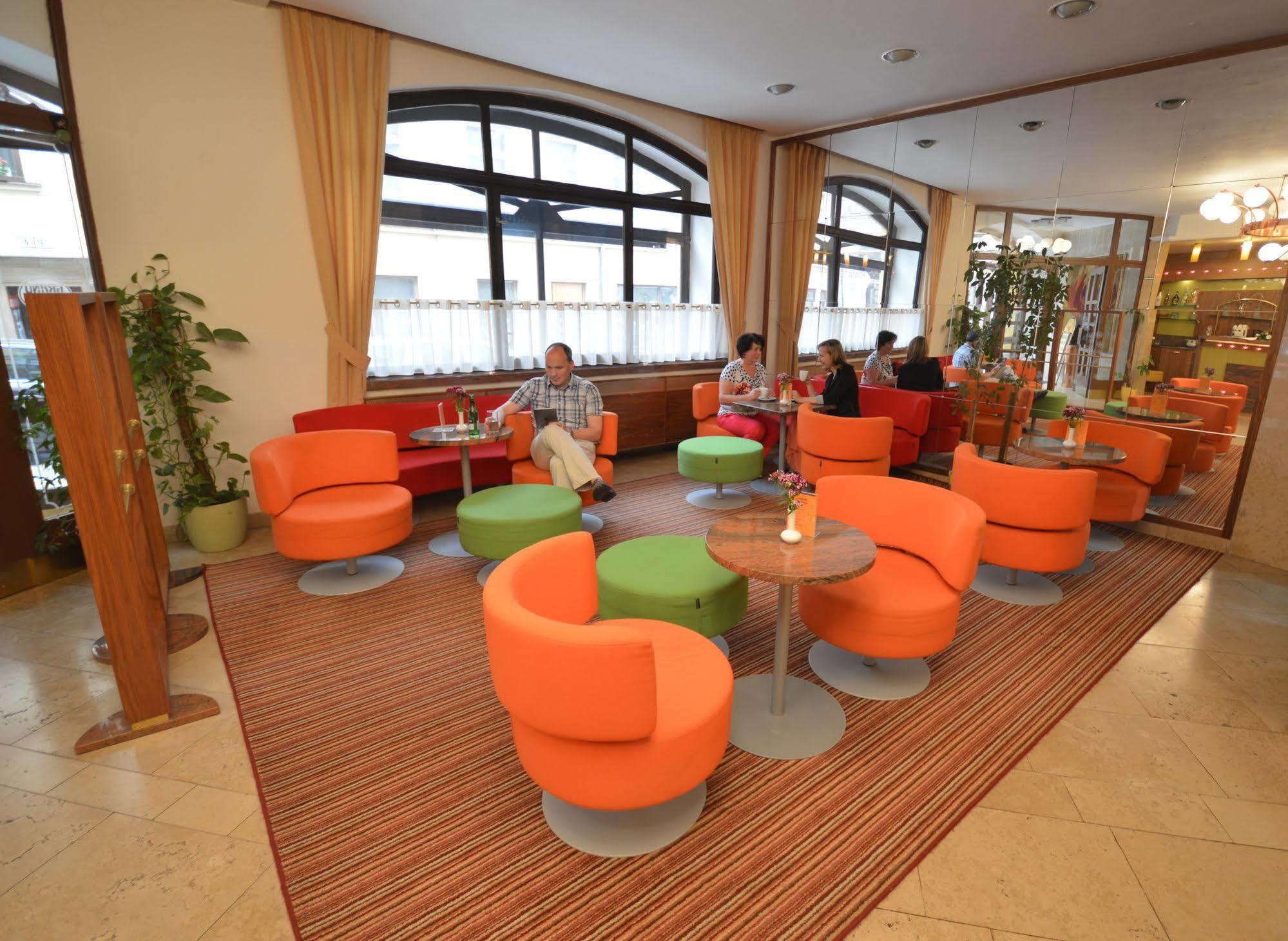 Grandhotel Garni ยีห์ลาวา ภายนอก รูปภาพ