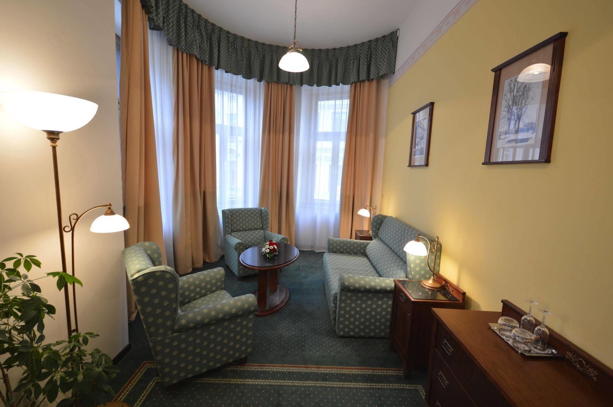 Grandhotel Garni ยีห์ลาวา ภายนอก รูปภาพ