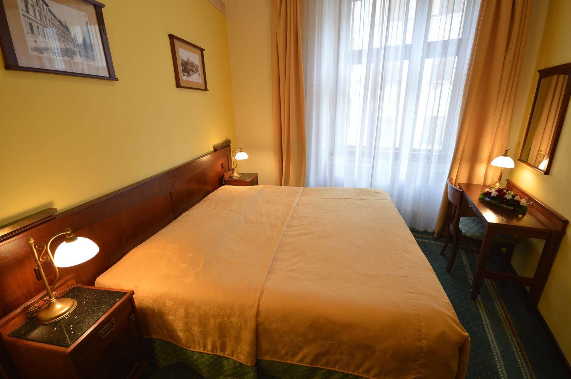 Grandhotel Garni ยีห์ลาวา ภายนอก รูปภาพ