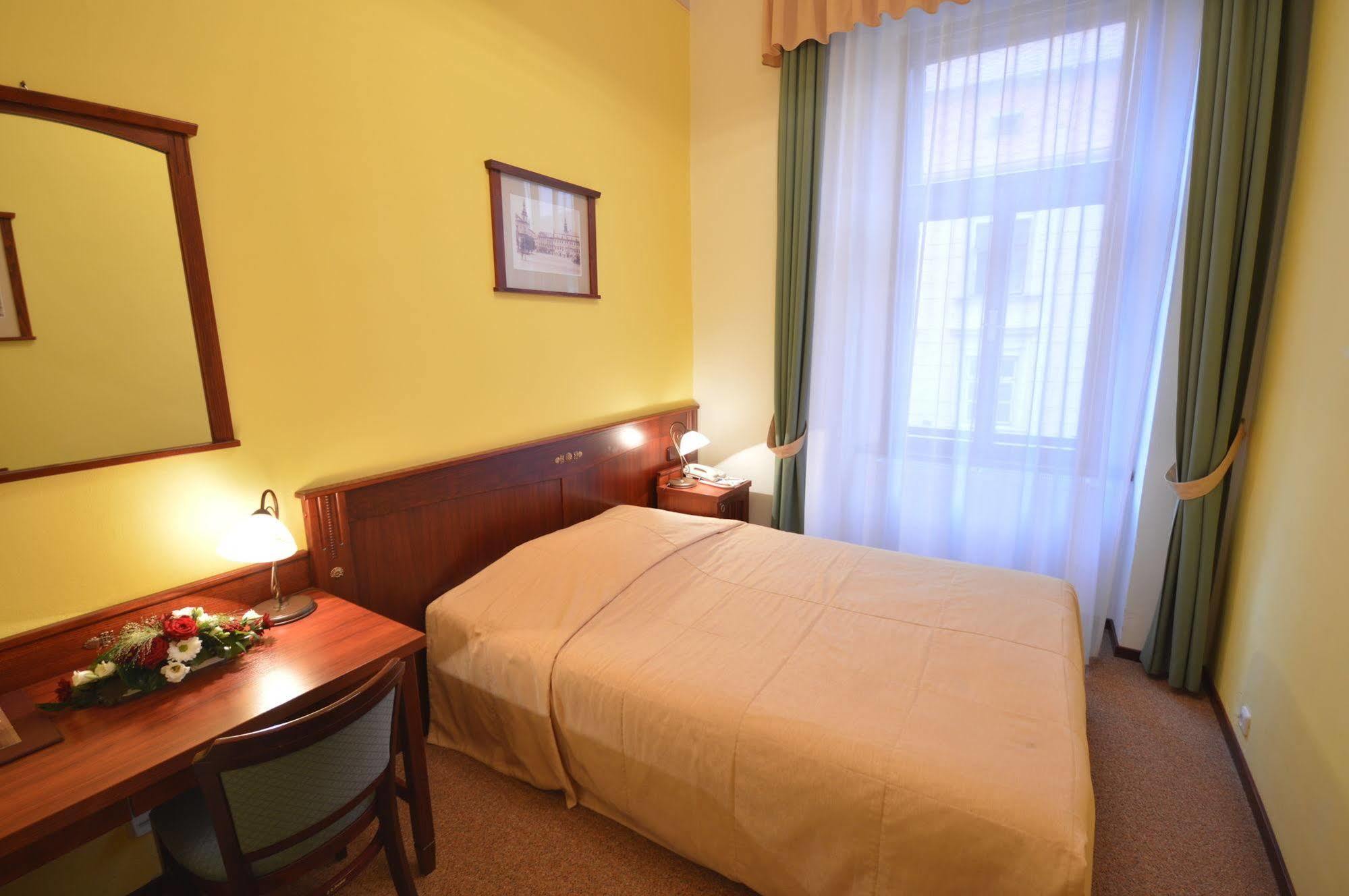 Grandhotel Garni ยีห์ลาวา ภายนอก รูปภาพ