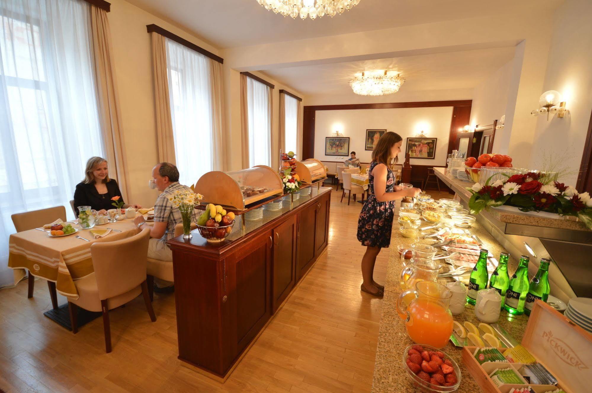 Grandhotel Garni ยีห์ลาวา ภายนอก รูปภาพ